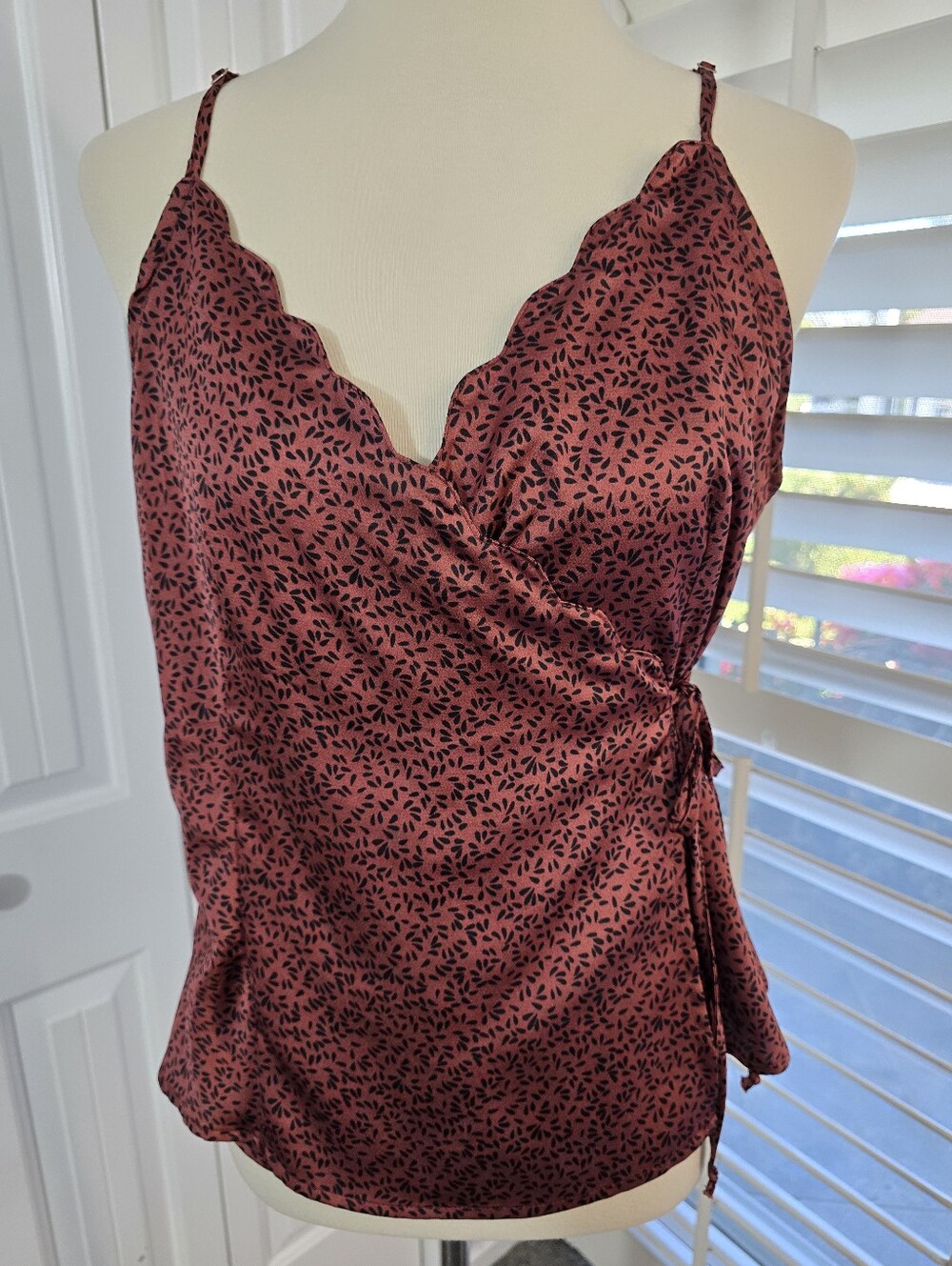 Papermoon Women's Red/Black Scallop Neckline Strappy Wrap Cami Top